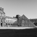 CoronaVirus-Paris-la Pyramide du Louvre